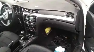 Veículo de Sucata skoda suberb (3t4) ambition do ano 2009 alimentado bmp