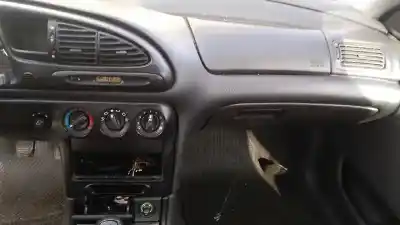 Sloopvoertuig ford mondeo berlina (gd) ghia van het jaar 1999 aangedreven rkf