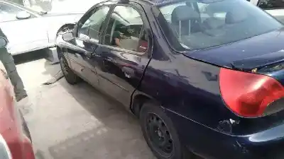 Sloopvoertuig ford mondeo berlina (gd) ghia van het jaar 1999 aangedreven rkf
