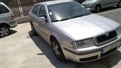 Veículo de Sucata SKODA OCTAVIA BERLINA (1U2) Classic do ano 2002 alimentado ASV