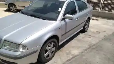 Veículo de Sucata skoda octavia berlina (1u2) classic do ano 2002 alimentado asv