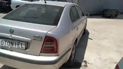 Veículo de Sucata skoda octavia berlina (1u2) classic do ano 2002 alimentado asv