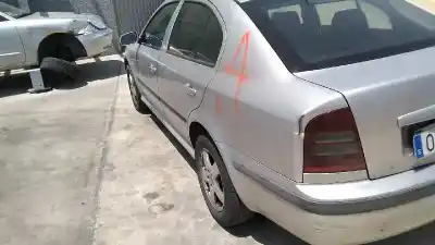 Veículo de Sucata skoda octavia berlina (1u2) classic do ano 2002 alimentado asv