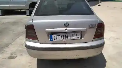 Veículo de Sucata skoda octavia berlina (1u2) classic do ano 2002 alimentado asv