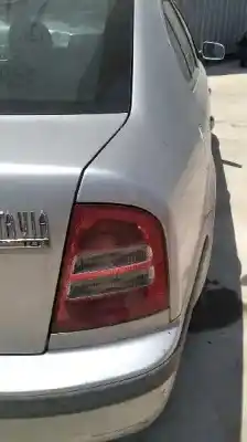 Veículo de Sucata skoda octavia berlina (1u2) classic do ano 2002 alimentado asv