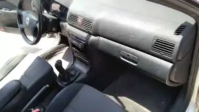 Veículo de Sucata skoda octavia berlina (1u2) classic do ano 2002 alimentado asv