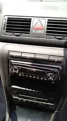 Veículo de Sucata skoda octavia berlina (1u2) classic do ano 2002 alimentado asv