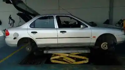 Sloopvoertuig ford mondeo berlina (gd) ghia van het jaar 1999 aangedreven rkf