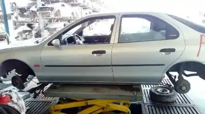 Sloopvoertuig ford mondeo berlina (gd) ghia van het jaar 1999 aangedreven rkf