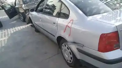 Veículo de Sucata volkswagen passat berlina (3b2) berlina do ano 1997 alimentado adr