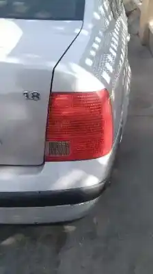 Veículo de Sucata volkswagen passat berlina (3b2) berlina do ano 1997 alimentado adr