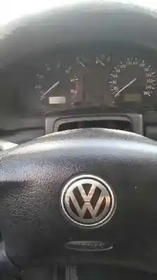 Veículo de Sucata volkswagen passat berlina (3b2) berlina do ano 1997 alimentado adr