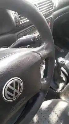 Veículo de Sucata volkswagen passat berlina (3b2) berlina do ano 1997 alimentado adr
