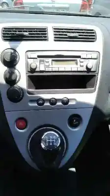 Veicolo di demolizione honda civic berlina 5 (eu7/8) 1.6i es dell'anno 2001 alimentato d16v1