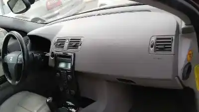 Veículo de Sucata volvo s40 berlina 2.0 diesel cat do ano 2004 alimentado d4204t