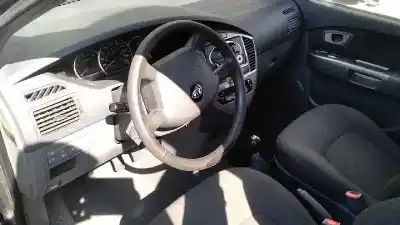 Véhicule à la ferraille kia carens 2.0 crdi ex monovolumen de l'année 2005 alimenté d4ea