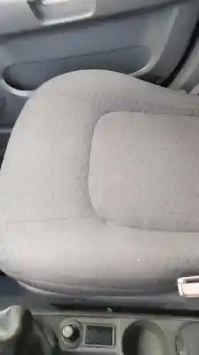 Véhicule à la ferraille kia carens 2.0 crdi ex monovolumen de l'année 2005 alimenté d4ea