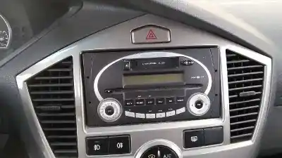 Véhicule à la ferraille kia carens 2.0 crdi ex monovolumen de l'année 2005 alimenté d4ea