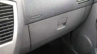 Véhicule à la ferraille kia carens 2.0 crdi ex monovolumen de l'année 2005 alimenté d4ea