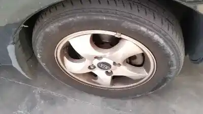 Véhicule à la ferraille kia carens 2.0 crdi ex monovolumen de l'année 2005 alimenté d4ea