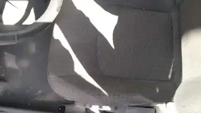Véhicule à la ferraille kia carens 2.0 crdi ex monovolumen de l'année 2005 alimenté d4ea