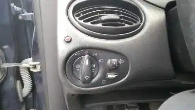 Veículo de Sucata ford focus berlina (cak) ghia do ano 2000 alimentado c9da
