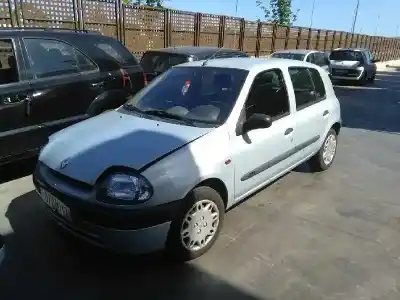 Veicolo di demolizione renault clio ii fase i (b/cbo) 1.2 dell'anno 1999 alimentato d7f d7