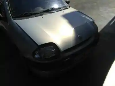Veicolo di demolizione renault clio ii fase i (b/cbo) 1.2 dell'anno 1999 alimentato d7f d7