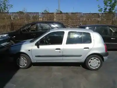 Veicolo di demolizione renault clio ii fase i (b/cbo) 1.2 dell'anno 1999 alimentato d7f d7
