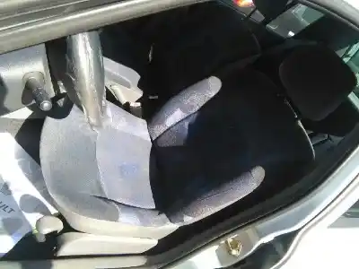 Veicolo di demolizione renault clio ii fase i (b/cbo) 1.2 dell'anno 1999 alimentato d7f d7