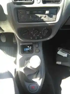 Veicolo di demolizione renault clio ii fase i (b/cbo) 1.2 dell'anno 1999 alimentato d7f d7