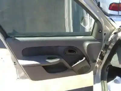 Veicolo di demolizione renault clio ii fase i (b/cbo) 1.2 dell'anno 1999 alimentato d7f d7