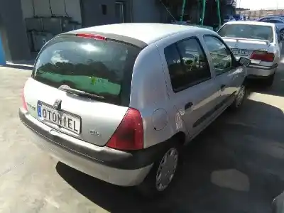 Veicolo di demolizione renault clio ii fase i (b/cbo) 1.2 dell'anno 1999 alimentato d7f d7