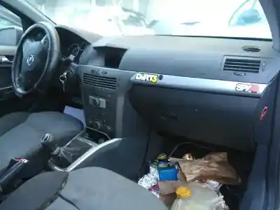 Здавання транспортного засобу opel astra h berlina cosmo року 2006 потужний z16xep