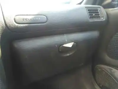 Véhicule à la ferraille peugeot 106 (s2) 1.4 de l'année 1998 alimenté kfx