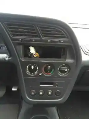 Здавання транспортного засобу peugeot 306 berlina 3/5 puertas (s1) style d року 1995 потужний d9b