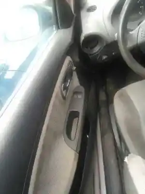 Здавання транспортного засобу seat ibiza (6l1) signo року 2002 потужний azq