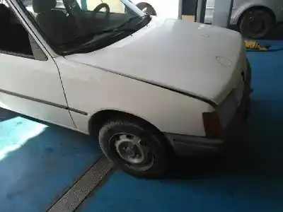 Здавання транспортного засобу peugeot 205 berlina 1.1 junior року 1987 потужний pt-c