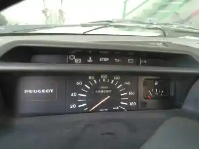 Здавання транспортного засобу peugeot 205 berlina 1.1 junior року 1987 потужний pt-c
