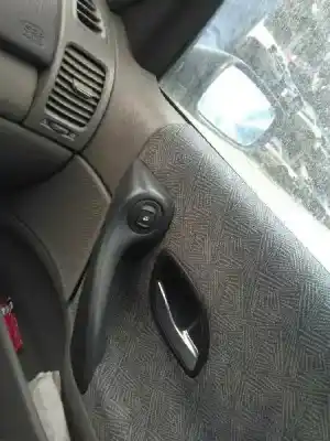 Здавання транспортного засобу renault laguna ii (bg0) authentique року 2001 потужний 