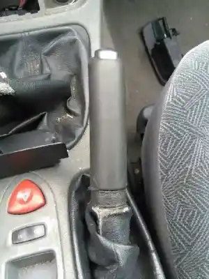 Здавання транспортного засобу renault laguna ii (bg0) authentique року 2001 потужний 