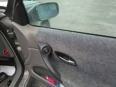 Здавання транспортного засобу renault laguna ii (bg0) authentique року 2001 потужний 