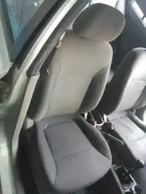 Veículo de Sucata kia rio rs berlina do ano 2004 alimentado a3d