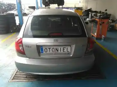 Veículo de Sucata kia rio rs berlina do ano 2004 alimentado a3d