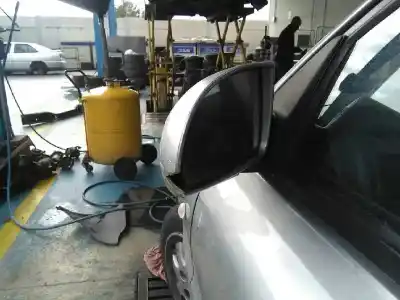 Veículo de Sucata kia rio rs berlina do ano 2004 alimentado a3d