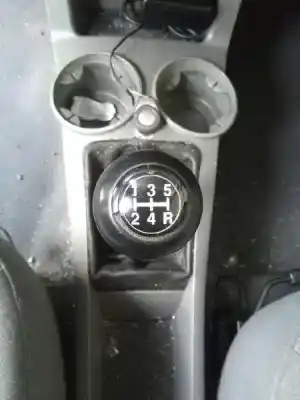 Veículo de Sucata kia rio rs berlina do ano 2004 alimentado a3d