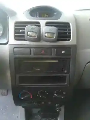 Veículo de Sucata kia rio rs berlina do ano 2004 alimentado a3d