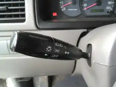 Veículo de Sucata kia rio rs berlina do ano 2004 alimentado a3d