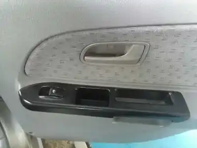 Veículo de Sucata kia rio rs berlina do ano 2004 alimentado a3d