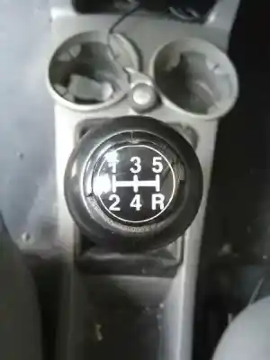 Veículo de Sucata kia rio rs berlina do ano 2004 alimentado a3d